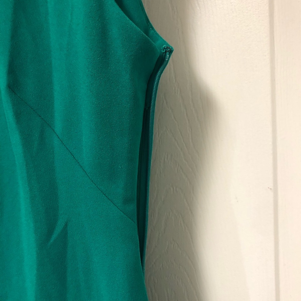 Calvin Klein Elegant Green Sleeveless Dress - Picture 4 of 16